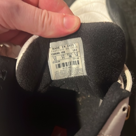 Men’s Jordan 12 Taxi - Picture 6 of 6